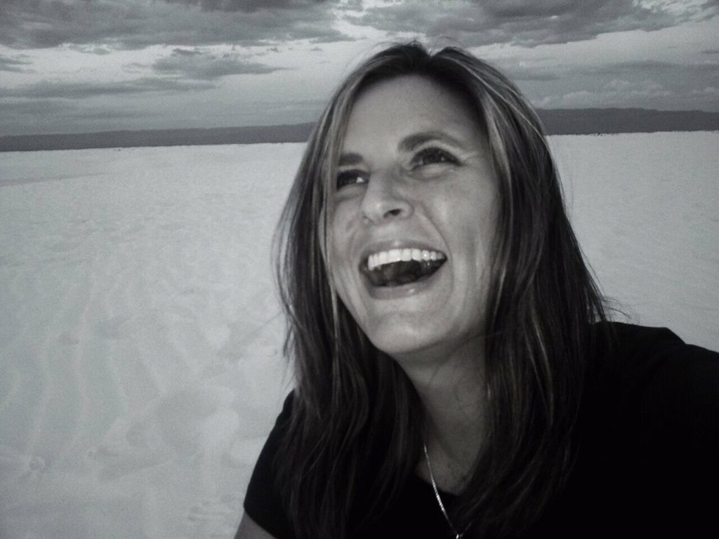 Lisa in black and white in White Sands in New Mexico